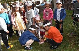 Yunusemreli minikler sokak hayvanlarını unutmadı