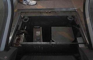 Yürüyen merdivenin kapağını çaldılar, tehlike...