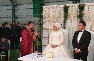 Zabıta memuru başkana enişte oldu