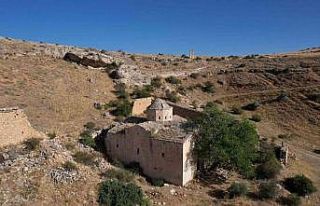 168 yıllık Abrenk Kilisesi kendi haline terk edilmiş...