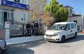 17 yaşındaki kızın telefonunu çaldı