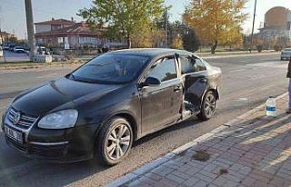 2 aracın çarpıştığı kazada üç kişi yaralandı