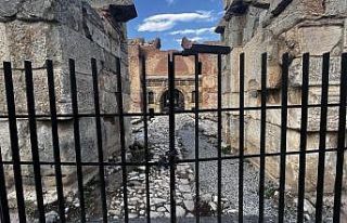 2 bin yıllık İstanbul Kapı’daki mozaik ve taş...