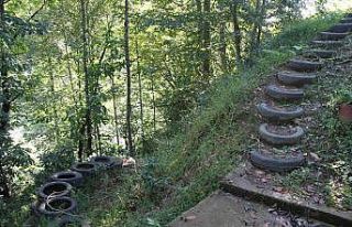 400 tane lastik kullanarak 230 basamaklı evine giden...