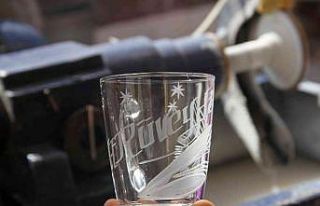 40 yıldır cama sanatını işliyor