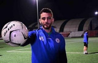 7 gol yedikten sonra kaleciliğe küsüp forvete geçti,...