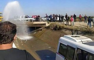 Adana’da kaza yapan dolmuş sulama kanalına düştü:...