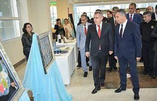 Adana’da Öğretmenler Günü kutlandı