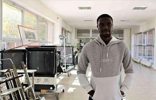 Afrikalı Dhakaba sinema eğitimi için kilometreleri...