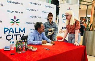 Ahmet Ümit Mersin’de okurlarıyla buluştu