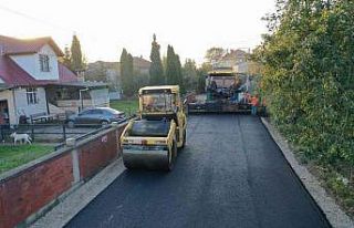 Akyazı’da asfalt atağı sürüyor