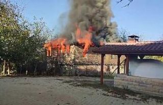 Alevlere teslim olan ev kullanılamaz hale geldi