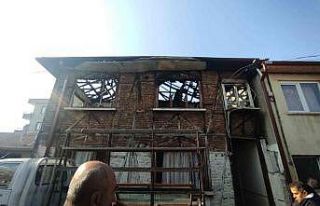 Alevlere teslim olan evde 2 kişi hayatını kaybetti,...