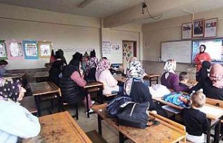 Altıntaş Zafer İlkokulunda “Aile Okulu” projesi