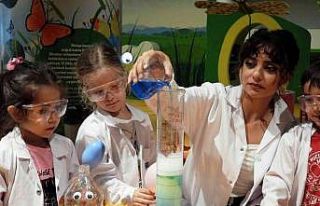 Antalya Bilim Merkezi’nde miniklere bilim aşılanıyor
