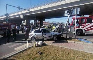 Antalya’da otomobil ve 2 motosikletin çarpıştığı...