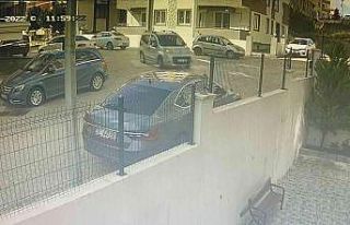 Aracı gündüz vakti çaldılar: O anlar kamerada