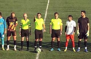 Aynı takım oyuncuları tartışınca maç yarıda...