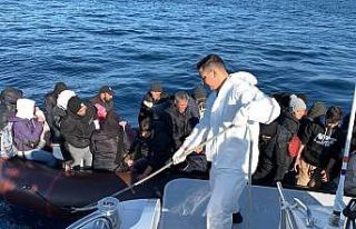 Ayvalık açıklarında 43 düzensiz göçmen kurtarıldı