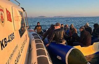 Ayvalık’ta 19 göçmen kurtarıldı