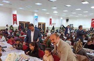 Bahçesaray’da 350 öğrencinin katılımıyla ‘Satranç...