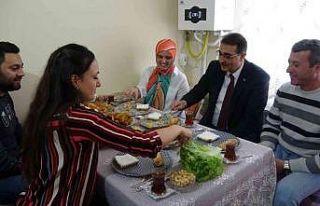 Bakan Dönmez doğal gaza kavuşan ailenin sevincine...