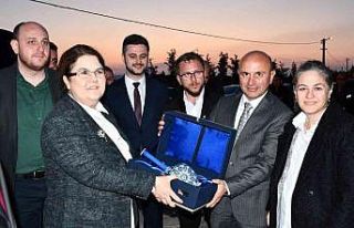 Bakan Yanık, Altınova’da gençlerle buluştu