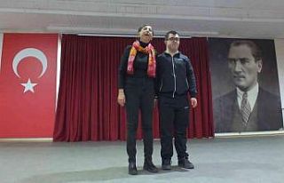 Balıkesir’de tiyatro aşkı engel tanımadı