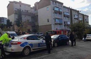 Balkonda başlayan yangın evin içine sıçradı