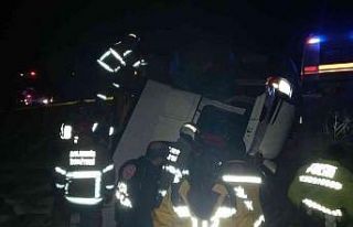 Bandırma’da seyir halindeki tır tarlaya uçtu