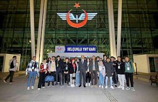 Başkan Altay İstanbul gezisine katılan öğrencilere...