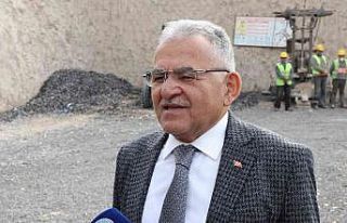 Başkan Büyükkılıç, yapımı devam eden kayadan...