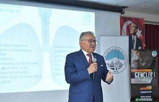 Başkan Büyükkılıç, Yeşilhisar’da muhtarlara...