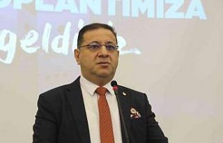 Başkan Eken: “Ben yerimi Zeki Bey’e çiçeklerle...