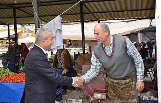Başkan Kaplan semt pazarında