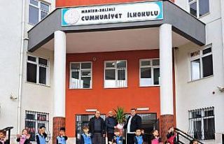 Başkan Kayda’dan meslektaşlarına çiçekli kutlama
