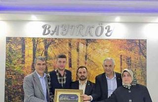 Başkan Yaman, AK Parti heyetine Bayırköy’de yapılan...