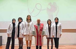 Beyaz önlüklerini giydiler