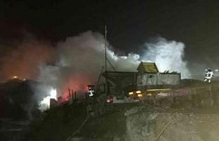 Beylikdüzü’nde tır parkında yangın: 4 tır...
