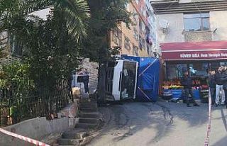 Beyoğlu’nda faciadan dönülen anlar kamerada:...