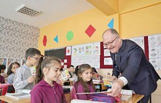 Bilgin’den öğrencilere en güzel hediye