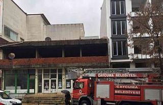 Binada mahsur kalan köpeği itfaiye ekipleri kurtardı