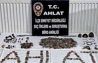 Bitlis’te sikke ve tarihi eser ele geçirildi