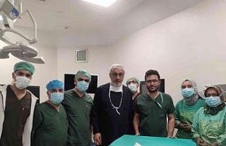 Böbreğinde 13 santimlik taş tespit edilen hasta,...