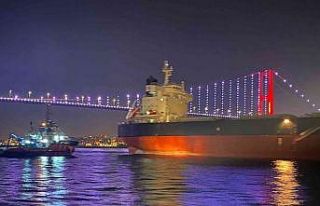 Boğaz’da arızalanan 128 metre boyundaki yük gemisi...