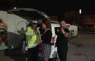 Böyle geri manevra görülmedi...Polislerden arka...