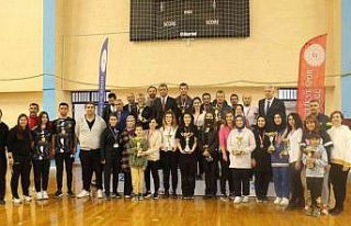 Bu defa öğretmenler şampiyonluk için ter döktü