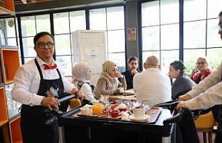 Bu kafenin çalışanlarını görenler uğramadan...