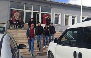 Büfeye silahlı saldırı düzenleyen 2 kişi teslim...