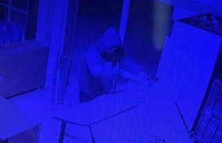 Bursa’da hırsız sadaka kutusunu böyle çaldı